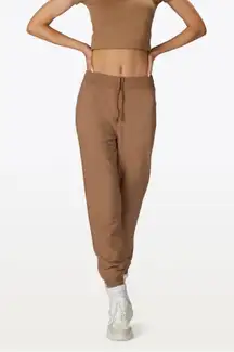 New Cuts Womens Relaxed Sweatpants in saddle size medium