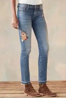 Driftwood  Audrey Crave Jeans Distressed and Embroidered Size 28