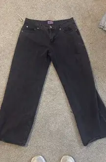 Petite Raelynn Washed Low-Rise Jeans Edikted