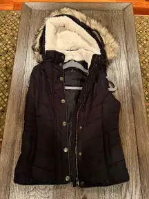 Black puffer jacket with faux fur hood #winterjacket #fauxfur