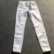 Guess mid rise skinny jeans brand new