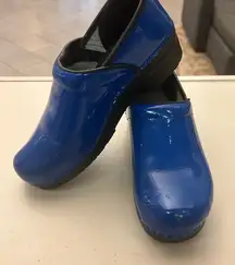 BJORK Swedish Comfort Glossy Blue Slip-On Clogs 10 unisex. Preowned good shape