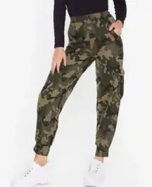 Nasty Gal Women’s Size 8 Camouflage Cargo Jogger Pant Green Cuffed Ankle