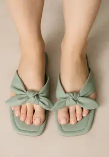 Minimalist Sage Green Knot Slide Sandals Time and Tru Women’s 8