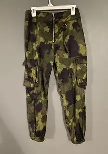 Wild Fable  Camo Cargo Joggers Size Small