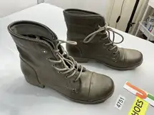 Womans Guess Combat Boots 8.5 M Taupe Lace Up Studs/zipper Accent Lug Heel