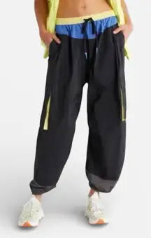 FREE PEOPLE MOVEMENT Spring Forward Cargo Balloon Pants in Black Combo, XL