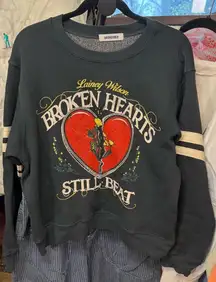 Daydreamer Lainey Wilson Broken Hearts Still Beat pullover sweatshirt - M - RARE
