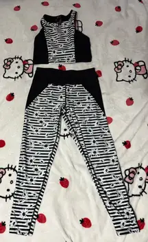 Betsey Johnson Black and White Floral Leggings Set