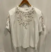 Cute vintage 80’s-90’s white semi-sheet floral embroidered short sleeve blouse