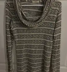 Cameo‎ Sweater cowl neck.  Size medium. Knit.