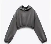 ZARA distressed lounge set – cropped hoodie + straight-leg sweatpants. Soft, edgy & perfect for off-duty looks. In excellent condition. Size fits S-M.  🔥 Sold-out vibe 💥 Casual but bold 🖤 Streetwear meets cozy  Hashtags: #ZaraSet #DistressedStyle #DepopBaddie #CozyStreetwear #OffDutyFit