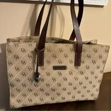 Dooney & Bourke East West Tote Signature Quilt Tan‎ & Brown Stitching EUC