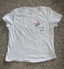 Escape the‎ ordinary gray tee size large