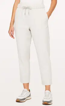 Lululemon On the Fly 7/8 Woven Pants Silverstone Gray Cream Size 6 Travel Woven