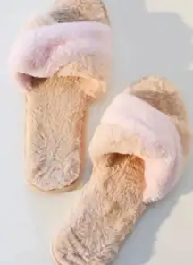 L*Space Fuzzy Cozy Slippers “Like a Cloud” NWT & in Poly REVOLVE Valentine’s Day