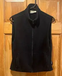 Woolrich women’s black fleece vest size small.