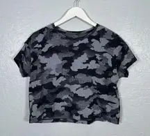 Lululemon Women 10 Black Gray Camo New Year Cates Crop Shirt Rabbit All Over