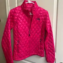 The North Face hot pink lightweight puffer jacket Size XS