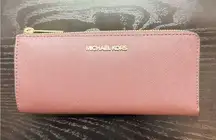 ✨ NWT! ✨ Michael Kors Jet Set Travel Large Saffiano Leather Quarter-Zip Wallet