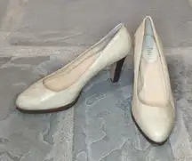 COLE Haan Leather Pumps Woman's size 8 snake texture 3.5" heel‎ Cream Neutral