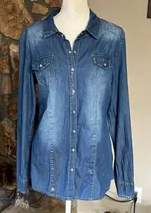 CARTISE Snap Front Long Sleeve Shirt with Metallic Accents