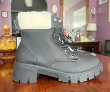 NWT Women's 10 Black Lace-Up Combat Boots Sherpa Lined