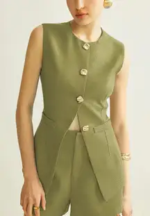 Commense Button Vest With Shorts Set size medium