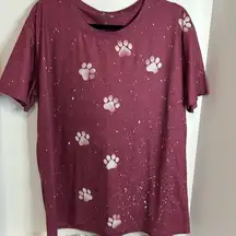 PURPLE SHORT SLEEVE TEE SHIRT WITH PAW PRINTS…. SIZE 2XL.. FITS XL…. POLYESTER…