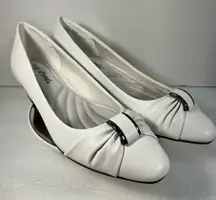 NEW: Easy‎ Street Eloise Womens Round Block Heel Pumps. Size 7.5 Color: White