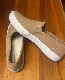 Neutral  Size 8