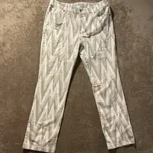 Chicos Jeans Womens 1.5 M/L Platinum Denim Beige Zig Zag Pattern High Rise Pants