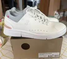 Women’s On Cloud The Roger Advantage 2 White Athletic Tennis Shoes New Size 9.5