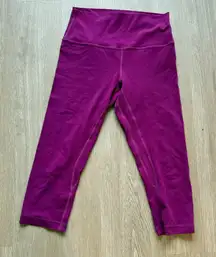 Lululemon Athletica Women's Magenta Capri Leggings
