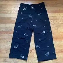 Ann Taylor Black Floral Embroidered White Leg Crops Size 2