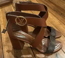 Louis Vuitton 
Calfskin Monogram Horizon Sandals