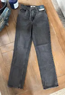 Abercrombie & Fitch NWT Grey The 90s Straight Ultra High Rise Size 25