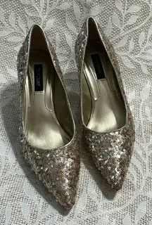 White House Black Market Raquelle Gold Silver Sequined Low Heels Holiday Size 8‎