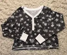Arizona Black and White Snowflake Pajama Top Size M