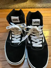 Unisex Van Sk8-Hi shoes men’s size 9 (women’s= 10.5)