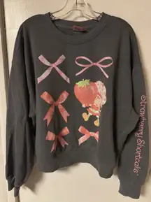Strawberry Shortcake Vintage Print Crewneck Gray Sweatshirt Size M 2024 Edition