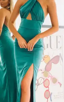 Maxi cross over neck green dress 