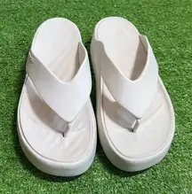 Crocs Women's Size 6 Getaway‎ Platform Chunky Flip Flop Beach Sandal White