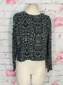 🔥5 for $25 sale🔥 Divided H&M reptile snake print cropped sweater