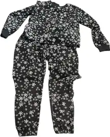 Old Navy Women's Black and White Snowflake Pajama Set