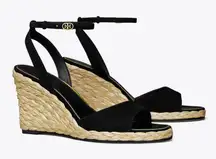 NWOB TORY BURCH RAFFIA WEDGE SANDAL Color Perfect Black size 8M