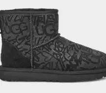 UGG Classic Mini Sparkle Graffiti Boots Women’s Size 5 (Black Sparkle Graffiti)