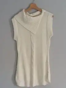 Derek Heart Cream Sleeveless Assymetrical Collared Sweater Size Large