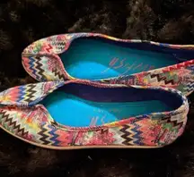 Blowfish Malibu paisley, zigzag slip on shoes, size 9.5. ￼