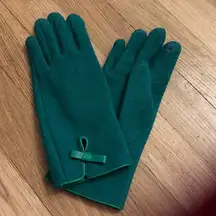 Gorgeous green women’s gloves